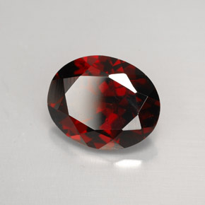 Grenat pyrope rouge naturelle coupe ovale, 2,82 ct, VVS-VS