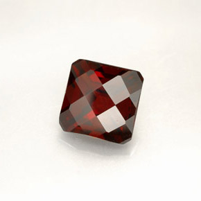Grenat pyrope rouge naturelle taille émeraude, 2,25 ct, VVS-VS
