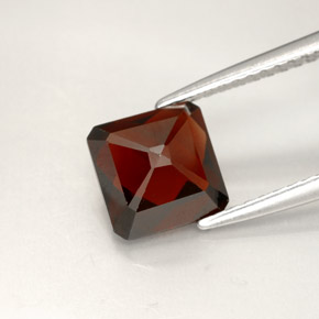 Grenat pyrope rouge naturelle taille émeraude, 2,25 ct, VVS-VS