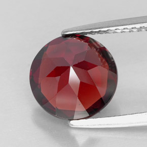Grenat pyrope rouge naturelle coupe roude, 2,90 ct, VS