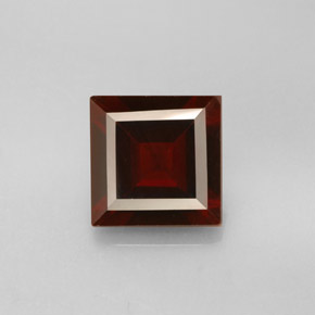 Grenat pyrope rouge naturelle carré, 2,57 ct, VS