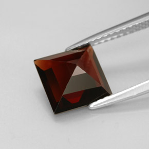 Grenat pyrope rouge naturelle carré, 2,57 ct, VS