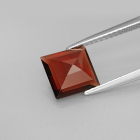 Grenat pyrope rouge naturelle carré, 2,23 ct, VS
