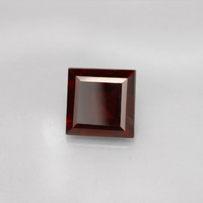 Grenat pyrope rouge naturelle carré, 2,88 ct, VS