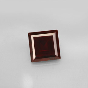 Grenat pyrope rouge naturelle carré, 2,76 ct, VS