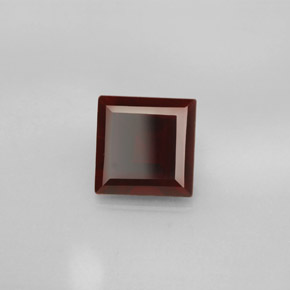 Grenat pyrope rouge naturelle carré, 2,76 ct, VS