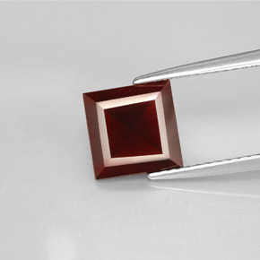 Grenat pyrope rouge naturelle carré, 2,31 ct, VS