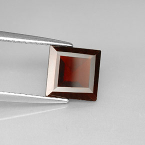 Grenat pyrope rouge naturelle carré, 2,30 ct, VS