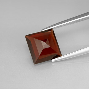 Grenat pyrope rouge naturelle carré, 2,30 ct, VS