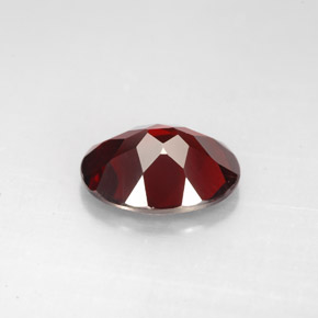 Grenat pyrope rouge naturelle coupe ovale, 2,86 ct, VVS-VS