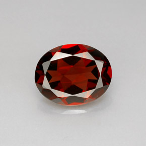 Grenat pyrope rouge naturelle coupe ovale, 2,92 ct, VS