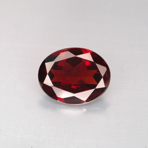 Grenat pyrope rouge naturelle coupe ovale, 2,57 ct, VVS-VS