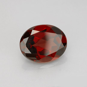 Grenat pyrope rouge naturelle coupe ovale, 3,01 ct, VS
