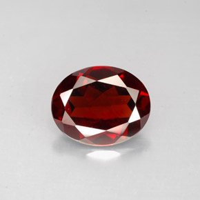 Grenat pyrope Rouge foncé naturelle Coupe ovale, 2.92 ct, VS