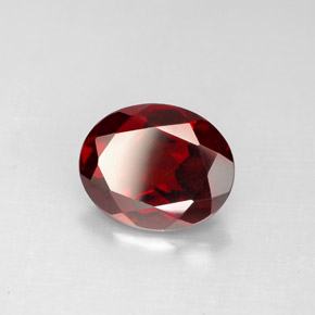 Grenat pyrope Rouge foncé naturelle Coupe ovale, 2.92 ct, VS