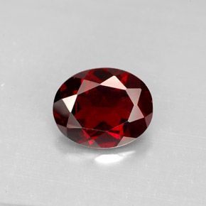 Grenat pyrope rouge naturelle coupe ovale, 3,09 ct, VS