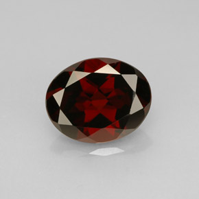 Grenat pyrope Rouge foncé naturelle Coupe ovale, 2.95 ct, VS