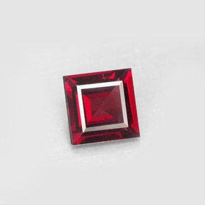 Grenat pyrope rouge naturelle carré, 2,40 ct, VS
