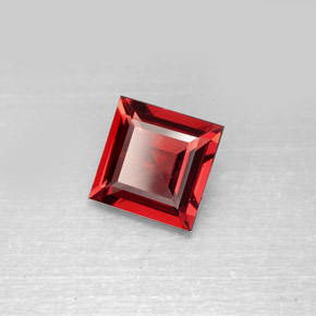 Grenat pyrope Rouge naturelle Carré, 2.33 ct, VS
