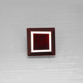 Grenat pyrope rouge naturelle carré, 2,58 ct, VS