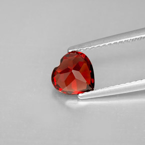 Grenat pyrope rouge naturelle forme de coeur, 1,31 ct, VS