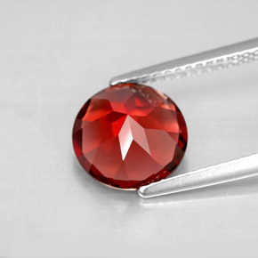 Grenat pyrope Rouge foncé naturelle Coupe roude, 2.82 ct, VVS-VS