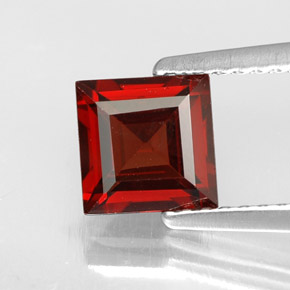 Grenat pyrope rouge naturelle carré, 1,28 ct, VVS-VS