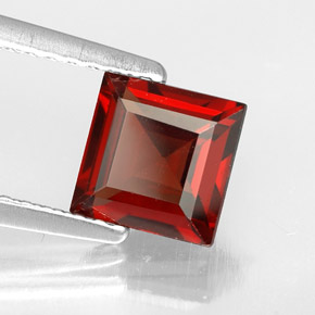 Grenat pyrope rouge naturelle carré, 1,28 ct, VVS-VS
