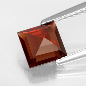Grenat pyrope rouge naturelle carré, 1,28 ct, VVS-VS