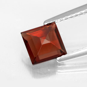 Grenat pyrope Rouge foncé naturelle Carré, 1.31 ct, VS