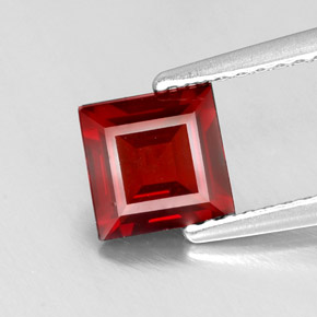 Grenat pyrope Rouge foncé naturelle Carré, 1.11 ct, VVS-VS
