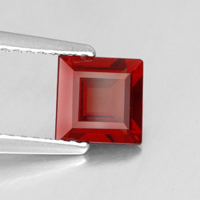 Grenat pyrope Rouge foncé naturelle Carré, 1.11 ct, VVS-VS