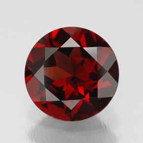 Grenat pyrope rouge naturelle coupe roude, 2,77 ct, VS