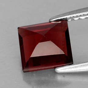 Grenat pyrope rouge naturelle carré, 1,42 ct, VS
