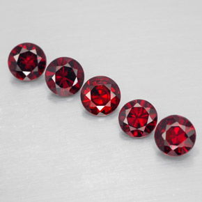 Achetez naturel ct Rouge foncé Grenat pyrope gems, Coupe roude, En provenance Mozambique chez GemSelect. En stock, livraison internationale!