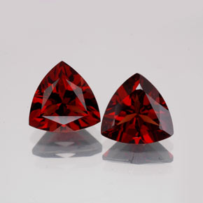 Achetez naturel ct Rouge foncé Grenat pyrope gems, Trillion, En provenance Mozambique chez GemSelect. En stock, livraison internationale!