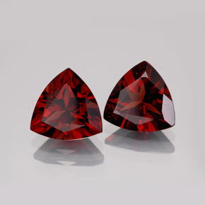 Achetez naturel ct Rouge foncé Grenat pyrope gems, Trillion, En provenance Mozambique chez GemSelect. En stock, livraison internationale!