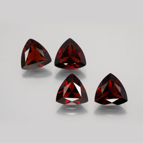 Achetez naturel ct Rouge foncé Grenat pyrope gems, Trillion, En provenance Mozambique chez GemSelect. En stock, livraison internationale!