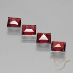 Shop natural 2.91ct Rouge sang Grenat pyrope gems, Carré, from Mozambique at GemSelect. In stock, global shipping!