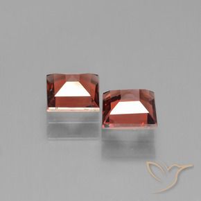 Shop natural 1.41ct Rouge moyen Grenat pyrope gems, Carré, from Mozambique at GemSelect. In stock, global shipping!