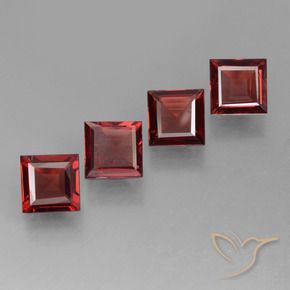 Shop natural 2.52ct Rouge sang profond Grenat pyrope gems, Carré, from Mozambique at GemSelect. In stock, global shipping!