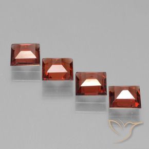 Shop natural 2.58ct Rouge moyen Grenat pyrope gems, Carré, from Mozambique at GemSelect. In stock, global shipping!