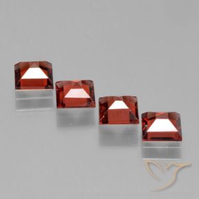 Shop natural 2.75ct Rouge moyen Grenat pyrope gems, Carré, from Mozambique at GemSelect. In stock, global shipping!