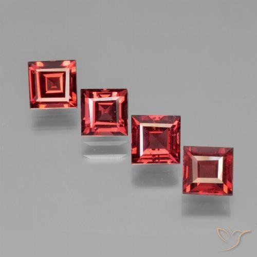 2.77ctw Naturel Rouge sang profond Grenat pyrope, Carré, VS