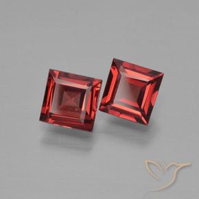 Shop natural 1.47ct Rouge sang profond Grenat pyrope gems, Carré, from Mozambique at GemSelect. In stock, global shipping!