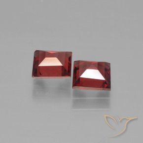 Shop natural 1.47ct Rouge sang profond Grenat pyrope gems, Carré, from Mozambique at GemSelect. In stock, global shipping!