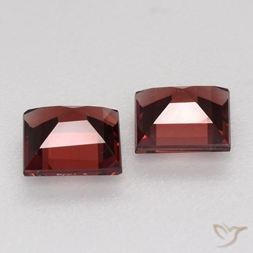 Shop natural 1.39ct Rouge foncé Grenat pyrope gems, Carré, from Mozambique at GemSelect. In stock, global shipping!