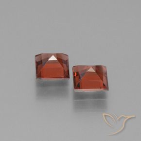 Shop natural 1.64ct Rouge moyen Grenat pyrope gems, Carré, from Mozambique at GemSelect. In stock, global shipping!
