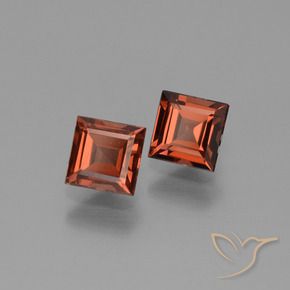 Shop natural 1.54ct Rouge moyen Grenat pyrope gems, Carré, from Mozambique at GemSelect. In stock, global shipping!
