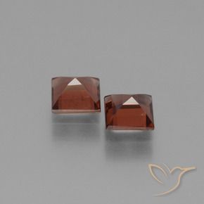 Shop natural 1.54ct Rouge moyen Grenat pyrope gems, Carré, from Mozambique at GemSelect. In stock, global shipping!